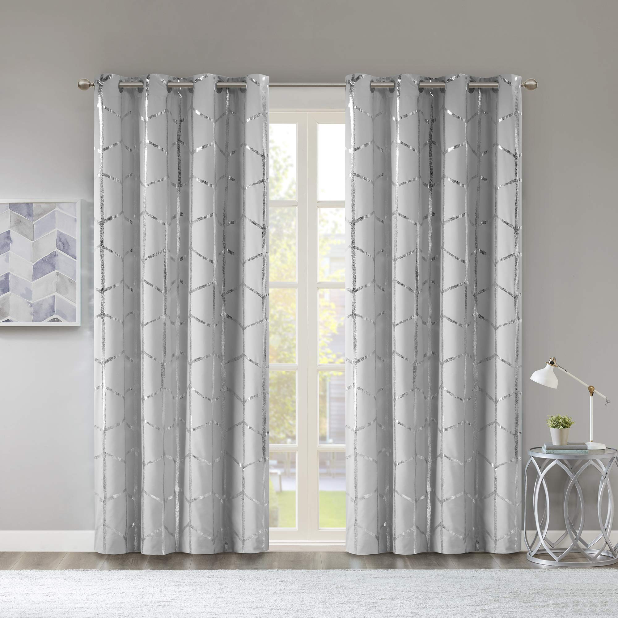Intelligent Design Raina Total Blackout Metallic Print Grommet Top Single Curtain Panel Thermal Insulated Light Blocking Drape for Bedroom Living Room and Dorm, 50x63, Grey/Silver 1 Piece