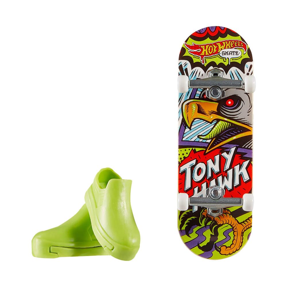 Hot Wheels, Flyin Comic™ Freestyle Skateboard with Slip-On Tennis, Toys for Boy, Age 5 and Up, Mattel