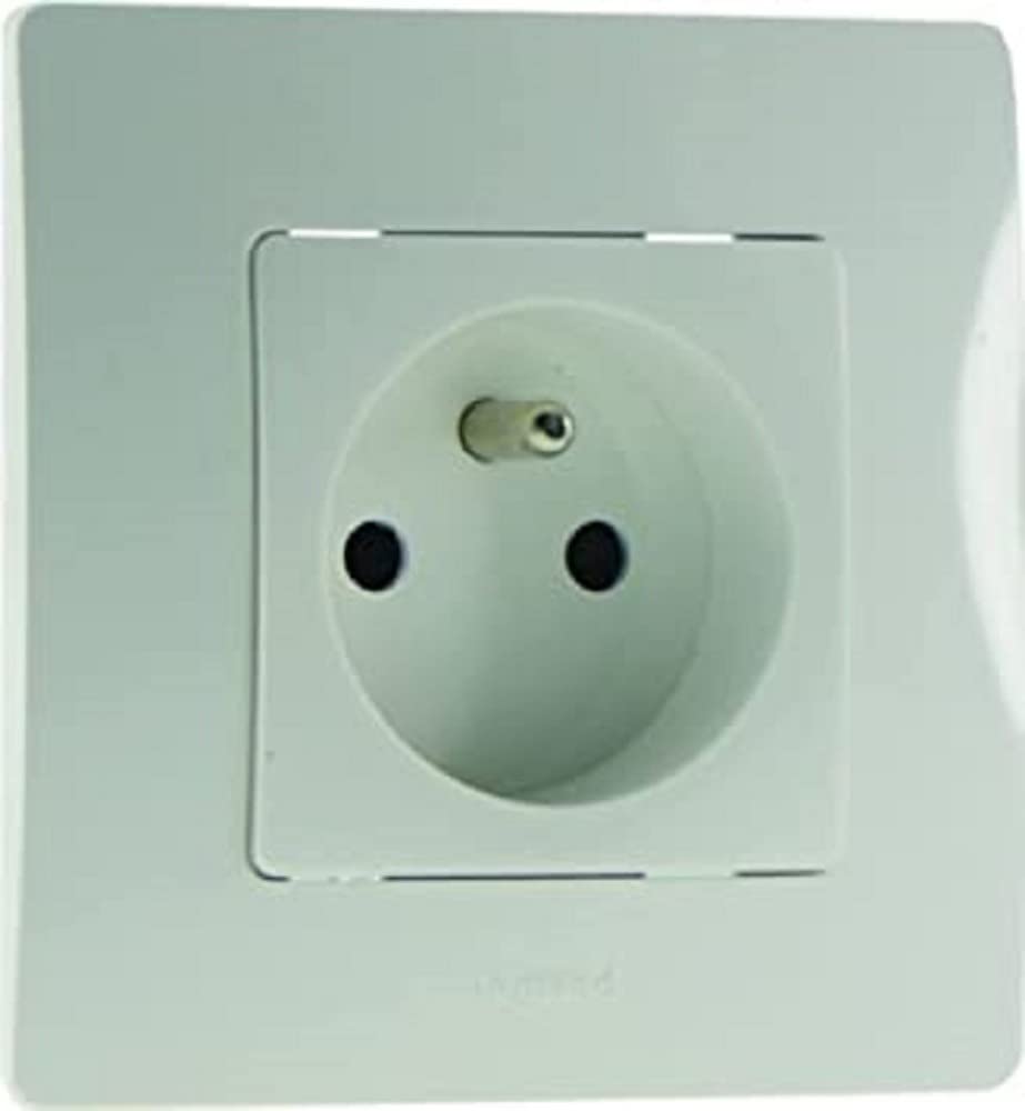 Legrand Niloe Complete Outlet with Earth, White, LEG96511